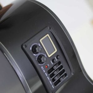 גיטרת בס אקוסטית מוגברת Vorson VAB-1: עמוקה ואיכותית, עם גוף מעץ אורן, מיתרי נחושת, EQ ומכוון מובנה – הצליל שחיפשת