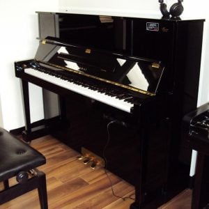 פסנתר SILENT יפני מבית Kawai דגם HAT20S – איכות ושקט בצבע שחור מבריק, אחריות 20 שנה, תוצרת יפן עם דירוג A בכל המדדים