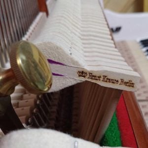פסנתר קלאסי Ernst Krause KT121 EP – גובה 121 ס”מ, עם מערכת סיילנט, קומפרס עץ, פטישי Krause, מערכת פדאלים מתקדמת – חווית נגינה בלתי נשכחת