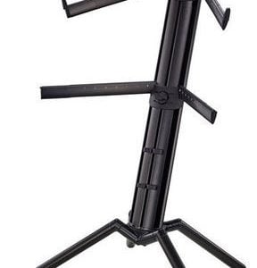 סטנד קלידים ספיידר SPIDER PRO בצבע שחור מבית König & Meyer – יציבות מקצועית, עיצוב מתקדם והתאמה מושלמת לכלי נגינה כבדים