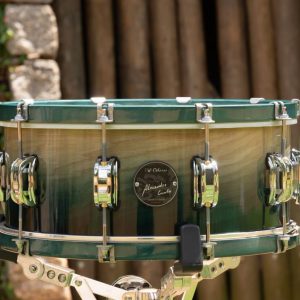 תוף סנר חתום SIG-1406 מסדרת Alex Cunha בגודל 14×06 אינץ’ בצבע ירוק מבית Odery – סאונד מקצועי וייחודי