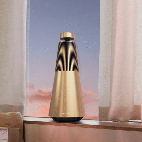 טכנולוגיית עדשה אקוסטית Wi-Fi Beosound 2 דור 3 עם טכנולוגיית Multi-Room וצליל נקי ועוצמתי, עיצוב מינימליסטי מבית Bang & Olufsen – סאונד 360 מעלות ואסתטיקה יוקרתית