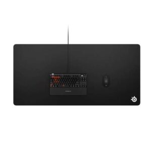 משטח לעכבר גיימינג ענק SteelSeries QcK 3XL 1220×590×3 מ״מ – בד מיקרו־ארוג, בסיס נגד החלקה, דיוק DPI גבוה ונמוך