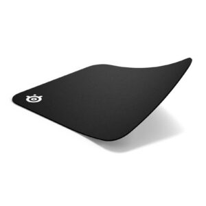 משטח עכבר גיימינג קטן SteelSeries QcK Mini בד 250×210×2 מ״מ – בסיס גומי וחיכוך נמוך