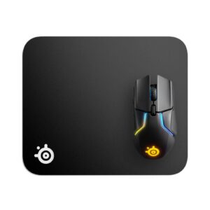 משטח עכבר גיימינג קטן SteelSeries QcK Mini בד 250×210×2 מ״מ – בסיס גומי וחיכוך נמוך