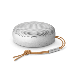 Bang & Olufsen Beosound A1 דור 2 – רמקול נייד עמיד במים סאונד True360, Multipoint, Alexa ו־3 מיקרופונים, חיי סוללה ארוכים