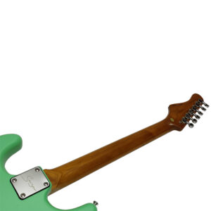 גיטרה חשמלית סטרטוקסטר וינטג Smiger בסגנון Fender Vintage Stratocaster עם טרמולו, 3 פיקאפים ו־5 מצבים – 22 סריגים