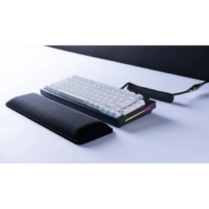מקלדת גיימינג מכנית Glorious GMMK PRO 75% ISO שחור – מורכבת מראש, Hot Swap, שלדת אלומיניום CNC, RGB 16.8M, מתגי Glorious Fox, מקשי GPBT, שליטה בתוכנת Glorious CORE