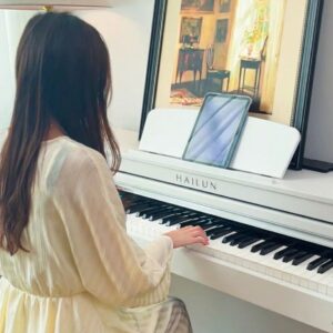 פסנתר דיגיטלי יוקרתי עם מסך מגע IPS ו-768 צלילים – סדרת Pianova
