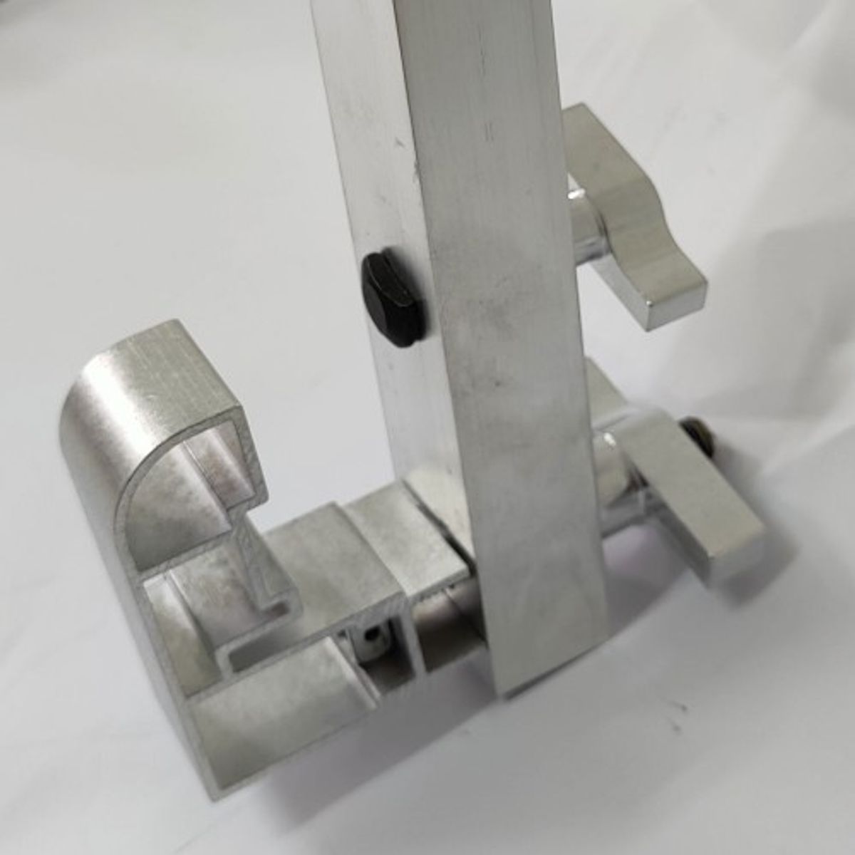 מעקה במה Speed Truss RAILGUARD 1m – 1m מעקה לבמה 2 מעקה לבמה 1מ – מנעול