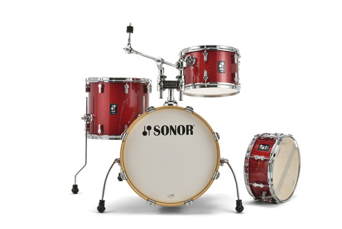 מערכת תופים Sonor AQX Jazz 18 אינץ' Red Moon Sparkle 1 מערכת תופים סונור AQX Jazz 18 אינץ' בגימור Red Moon Sparkle