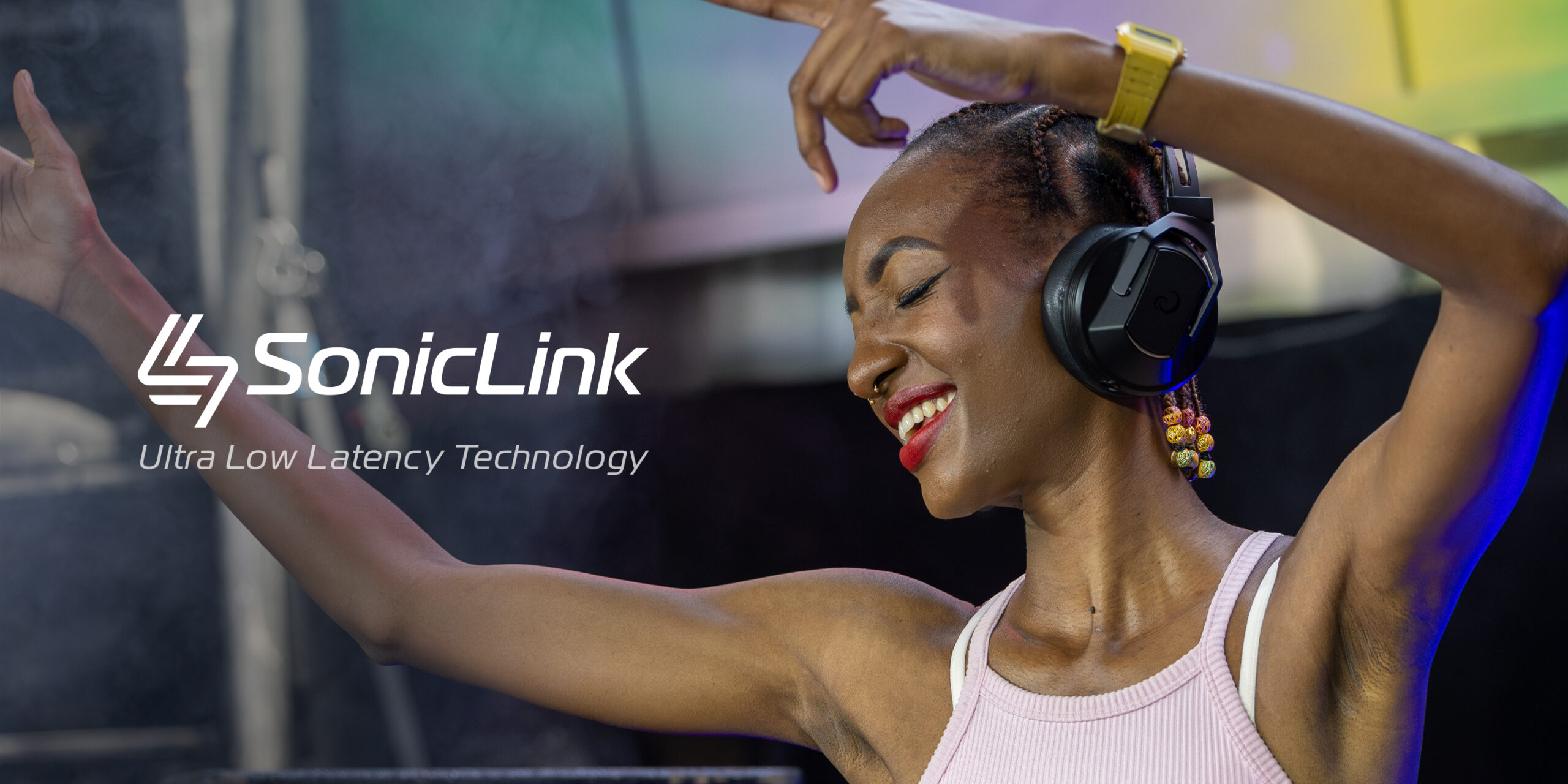אוזניות DJ אלחוטיות AlphaTheta HDJ-F10 – SonicLink 9ms, ANC ו-Bluetooth (אוזניות בלבד, שחור) 7 דיגיי מנגן עם אוזניות HDJ-F10 אלחוטיות בעמדת DJ