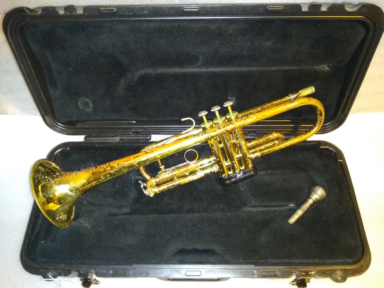 חצוצרה יד שניה Bach TR-300 1 s l1600 1.webp