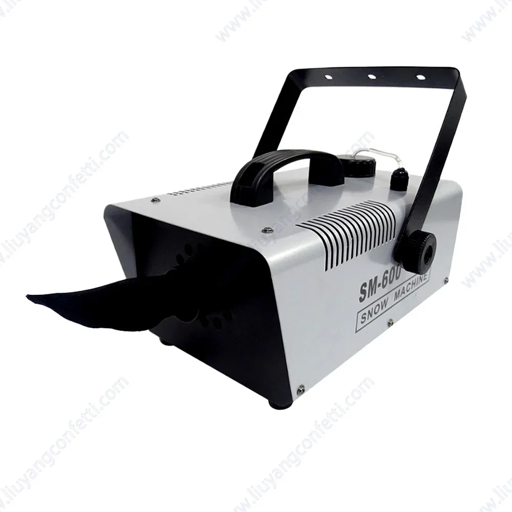 מכונת שלג 600W עם שלט רחוק — אפקט שלג לאירועים 1 snow machine 600w real 1