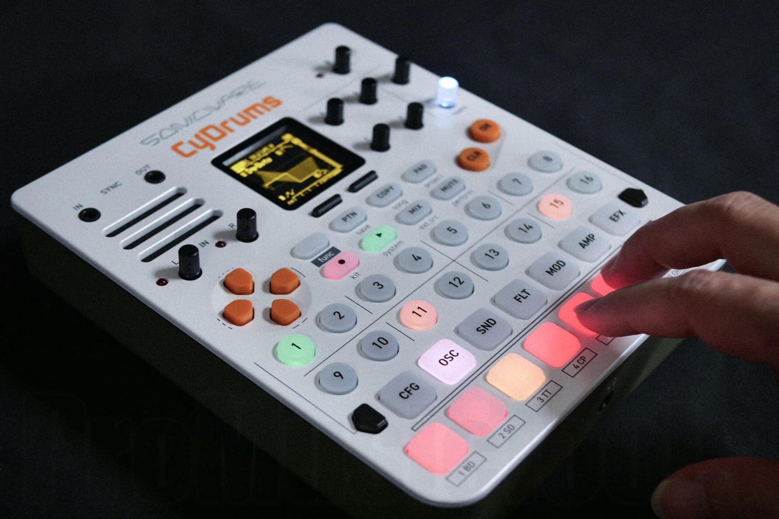 מכונת תופים Sonicware CyDrums – סינתיסייזר תופים אקספרסיבי (יבוא בלעדי) 3 sonicwave cydrums 3.jpg