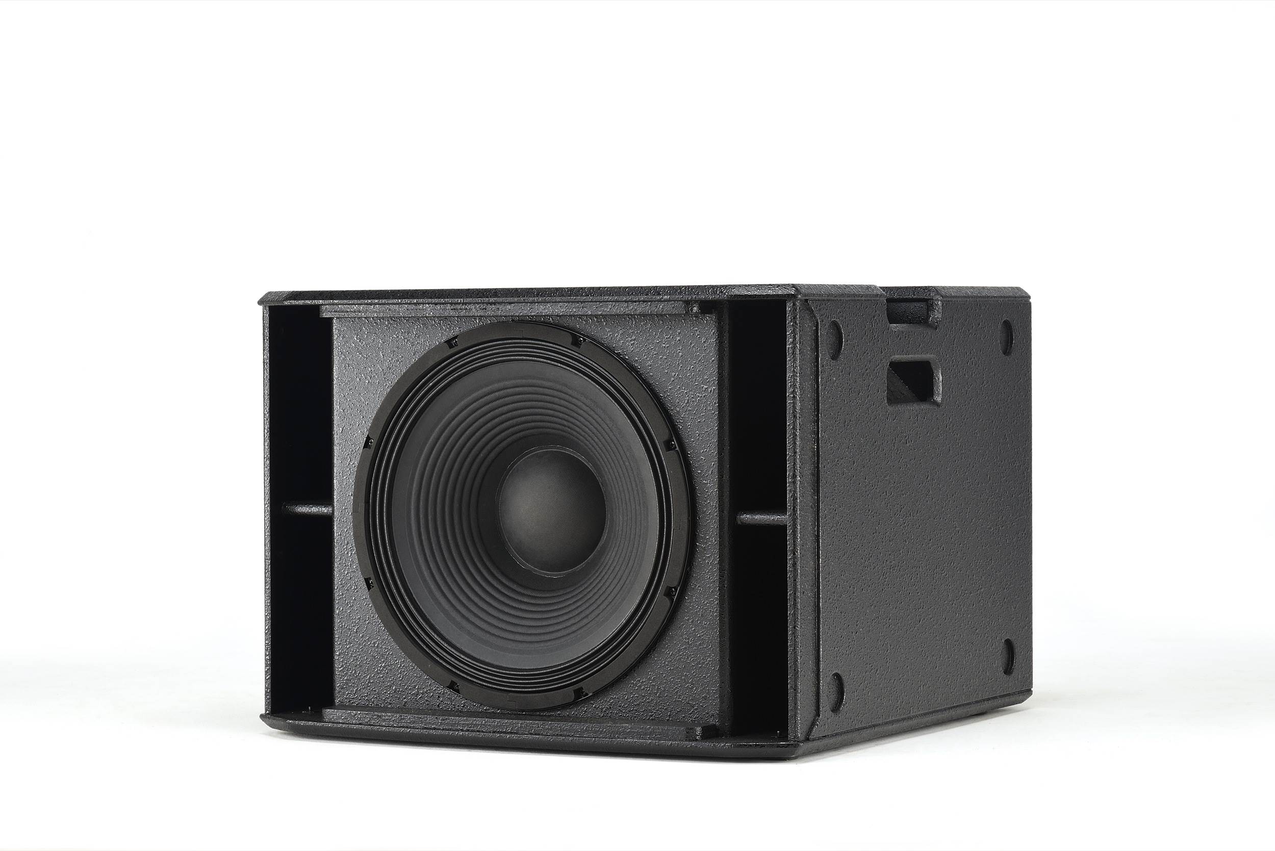 dB Technologies SUB 915 – סאב מוגבר 15 אינץ׳ 1800W עם RDNet 2 הוופר בקוטר 15 אינץ׳ של dB Technologies SUB 915 מוצג ללא הגריל הקדמי