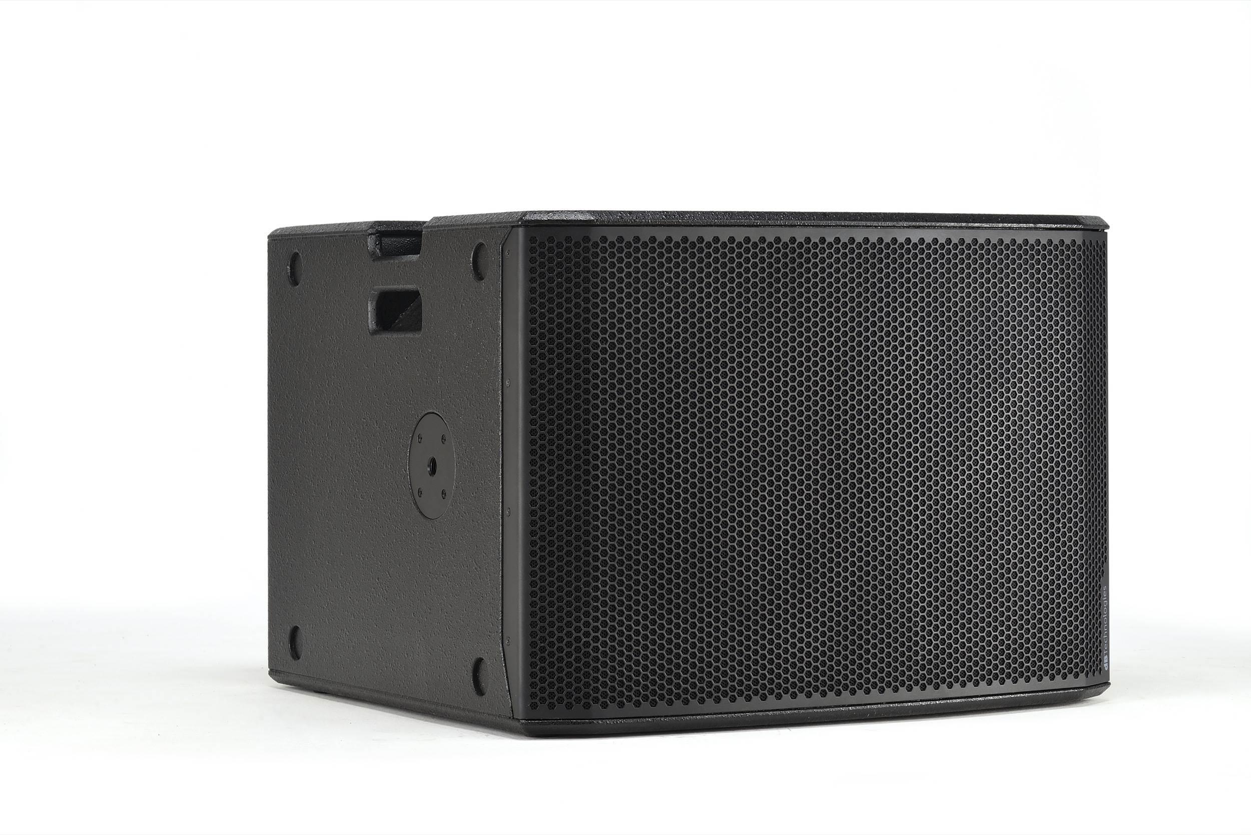 dB Technologies SUB 918 – סאב מוגבר 18 אינץ׳ 1800W עם RDNet 4 סאב dB Technologies SUB 918 במבט חזית ימין עם תושבת M20 צדית