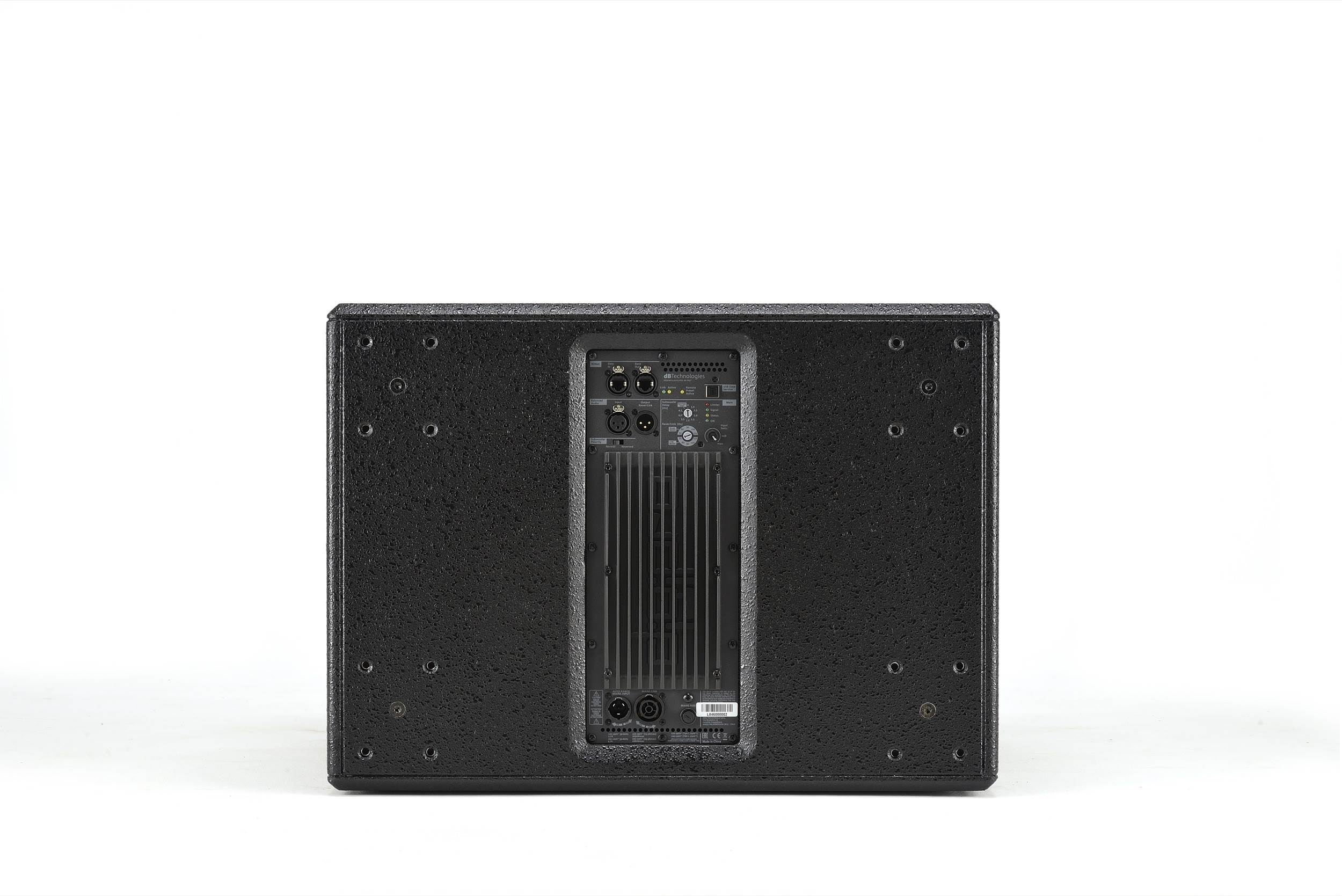 dB Technologies SUB 915 – סאב מוגבר 15 אינץ׳ 1800W עם RDNet 6 החלק האחורי של dB Technologies SUB 915 עם מגבר Digipro G3 ופאנל החיבורים