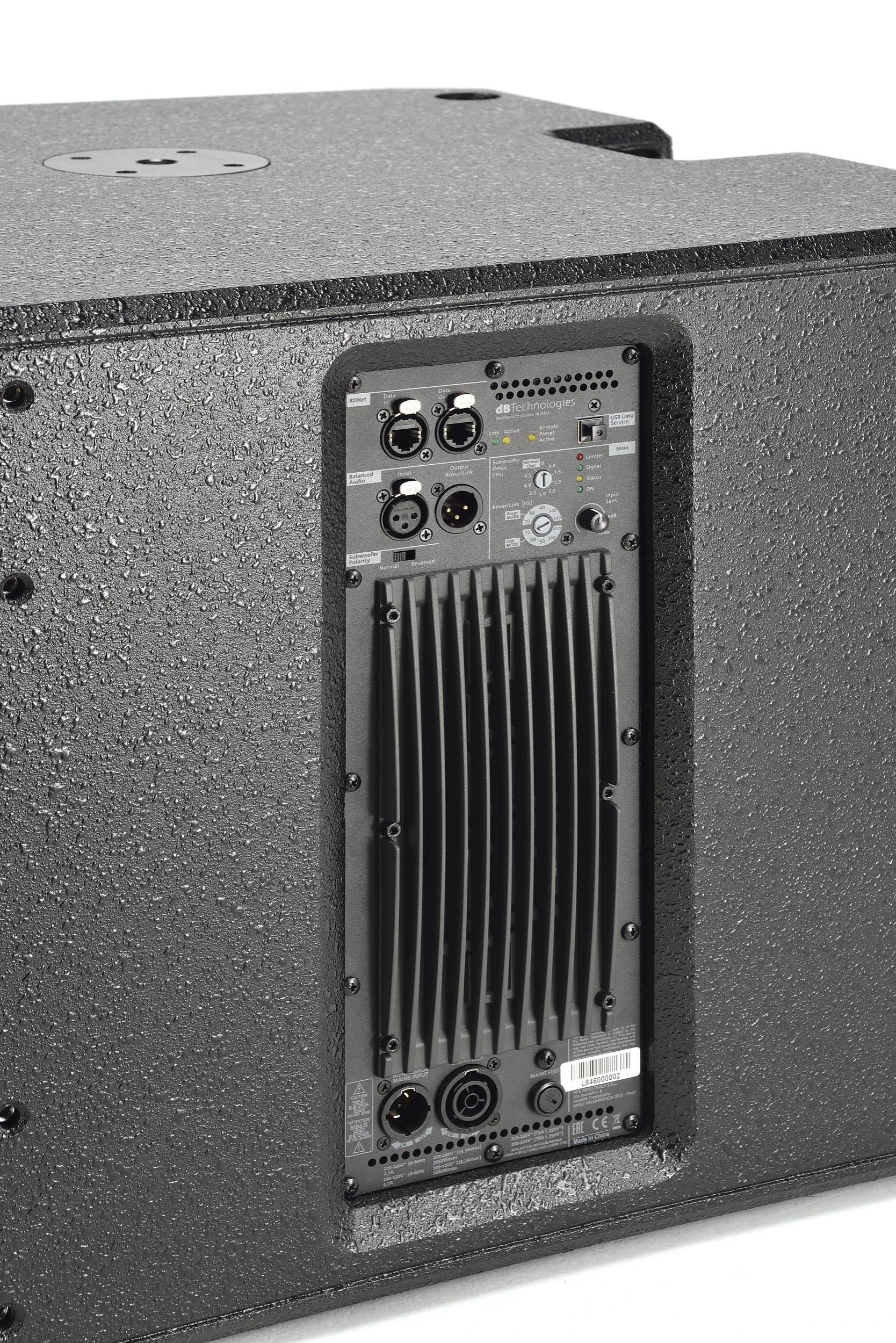 dB Technologies SUB 915 – סאב מוגבר 15 אינץ׳ 1800W עם RDNet 7 תקריב פאנל הבקרה האחורי של dB Technologies SUB 915 עם RDNet קרוסאובר דיליי ו־XLR