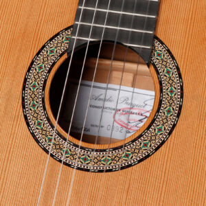 גיטרה אקוסטית Amalio Burguet Noguera Walnut Cedar w/Case