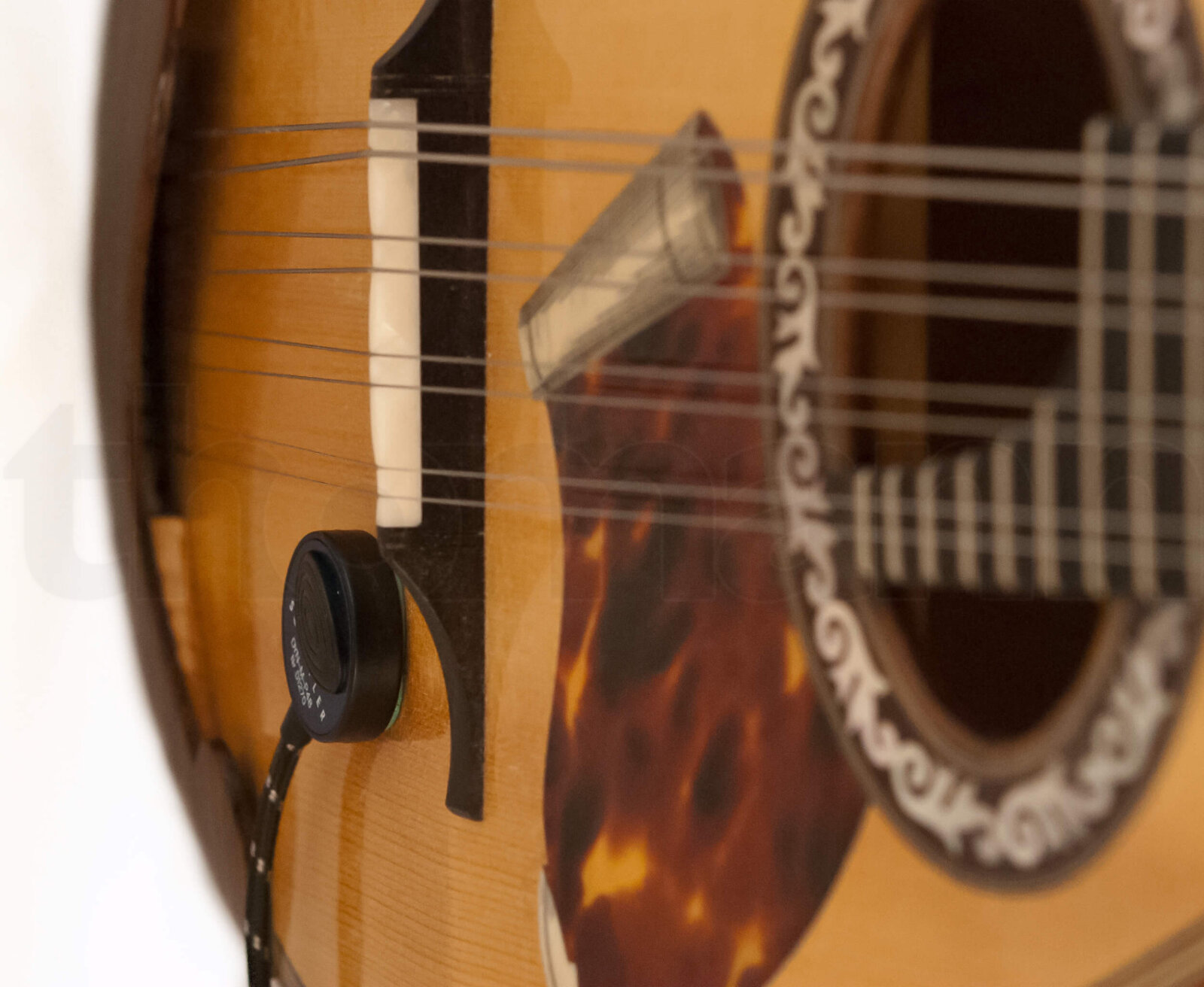 מיקרופון מגע למנדולינה Schertler Dyn-M-P48 Mandolin Micro 4 מיקרופון מגע למנדולינה Schertler Dyn-M-P48 Mandolin Micro – תמונה 4