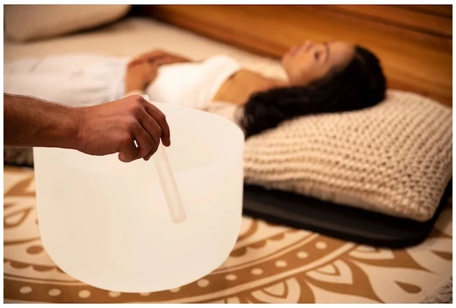 קערת שירה קריסטל 14 אינץ׳ בצליל G3 בכיוון 432Hz Meinl CSB14G 5 קערת שירה קריסטל 14 אינץ׳ בצליל G3 בכיוון 432Hz Meinl CSB14G