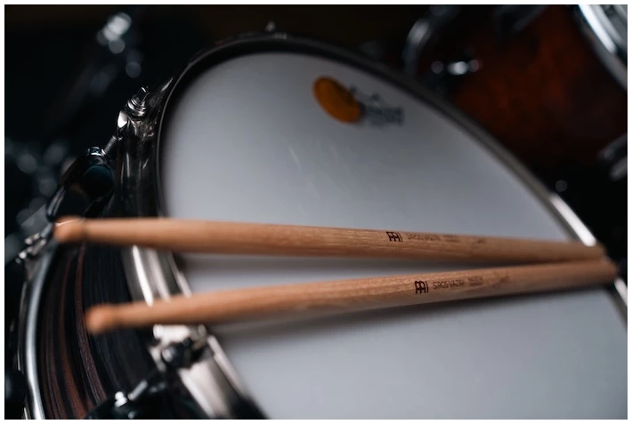 מקלות תופים חתימה Siros Vaziri Meinl SB608 11 מקלות תופים חתימה Siros Vaziri Meinl SB608