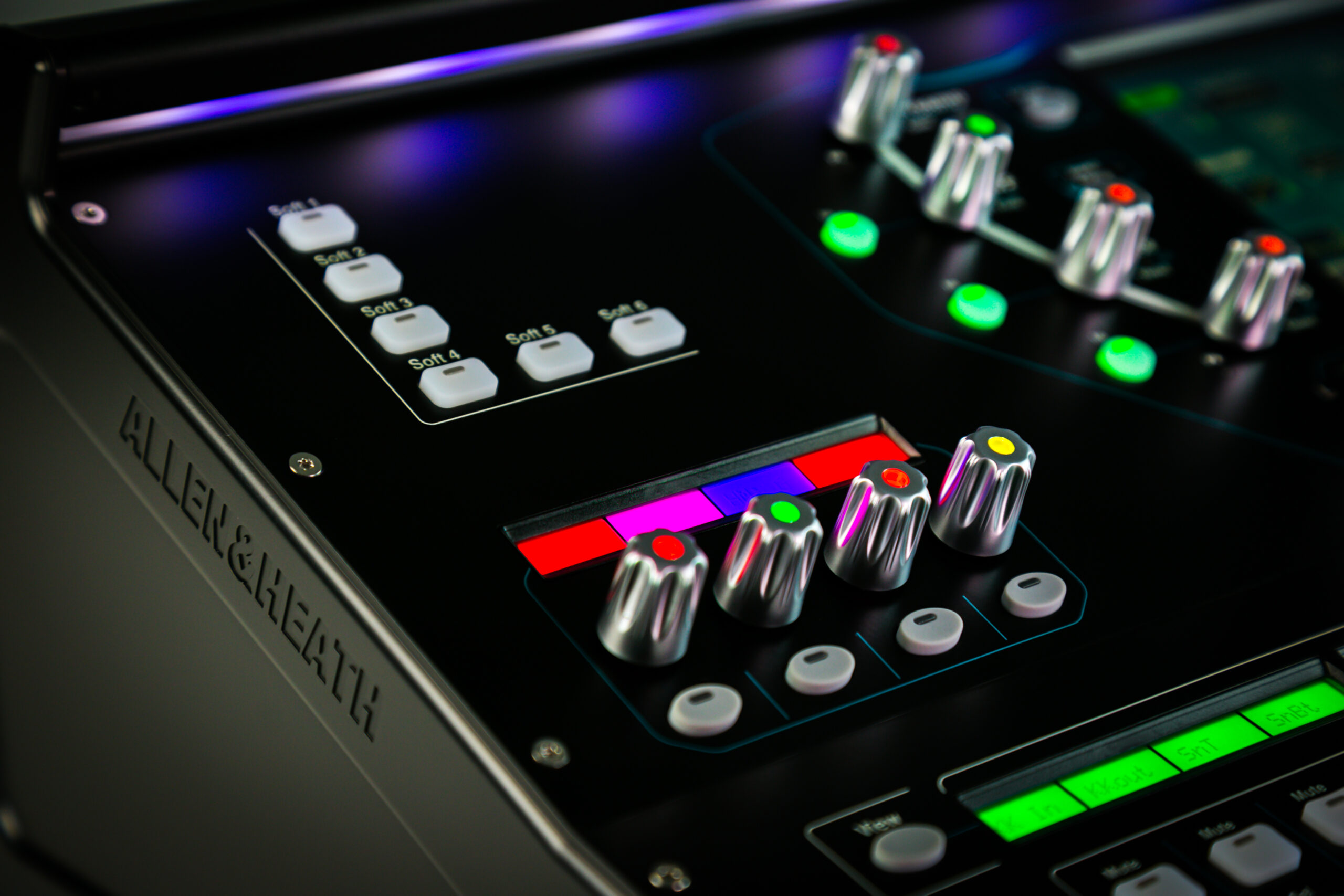 מיקסר דיגיטלי Allen & Heath SQ-6 3 תקריב פקדי Soft Rotaries וכפתורי SoftKeys במיקסר Allen & Heath SQ-6