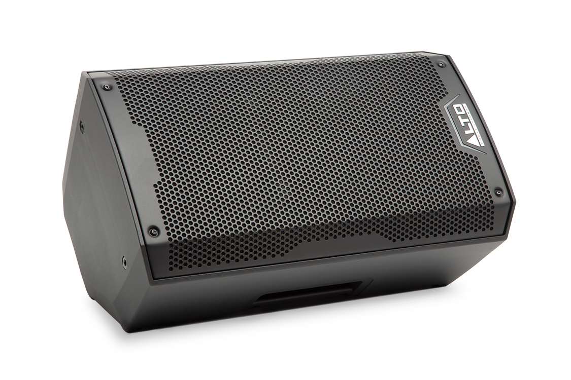 רמקול מוגבר Alto Professional TS408 – 8 אינץ׳, 2000W ו‑130dB 4 רמקול Alto TS408 מונח כוודג׳ לניטור במה