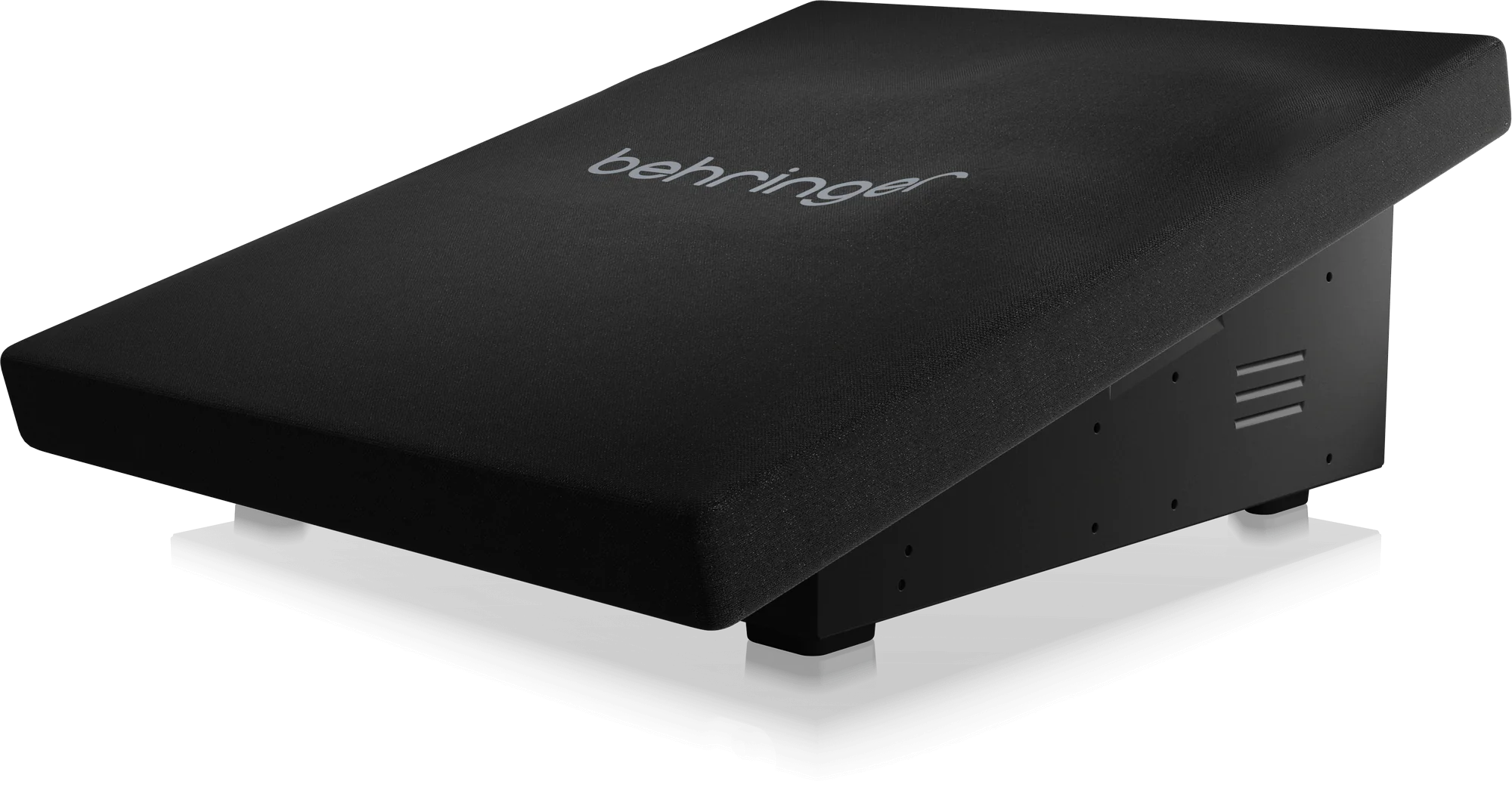 מיקסר דיגיטלי Behringer WING Compact – 48 ערוצי סטריאו 6 Behringer WING Compact תחת כיסוי ההגנה הממותג המוצג בגלריית היצרן