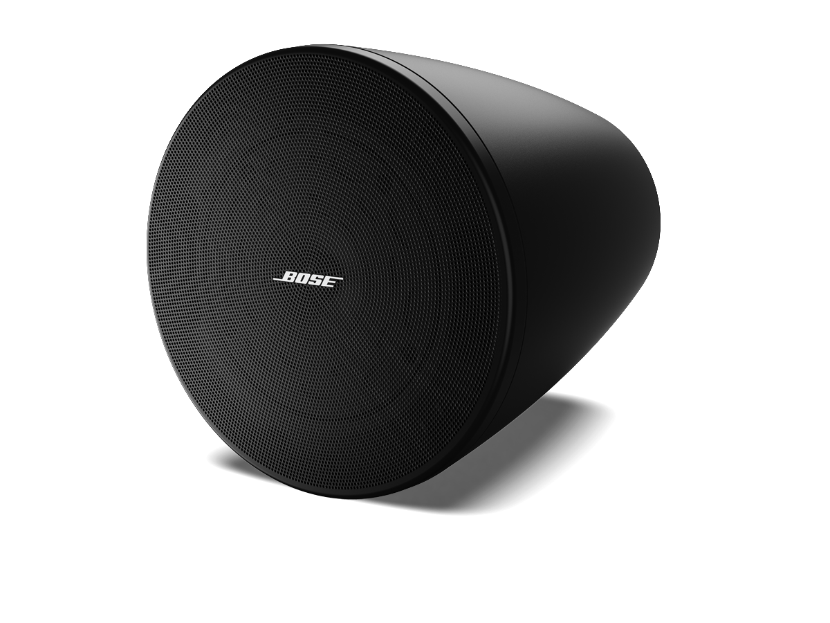 זוג רמקולי תלייה Bose Professional DesignMax DM5P שחור 1 רמקול תלייה Bose DesignMax DM5P שחור במבט אלכסוני עם הגריל הקדמי