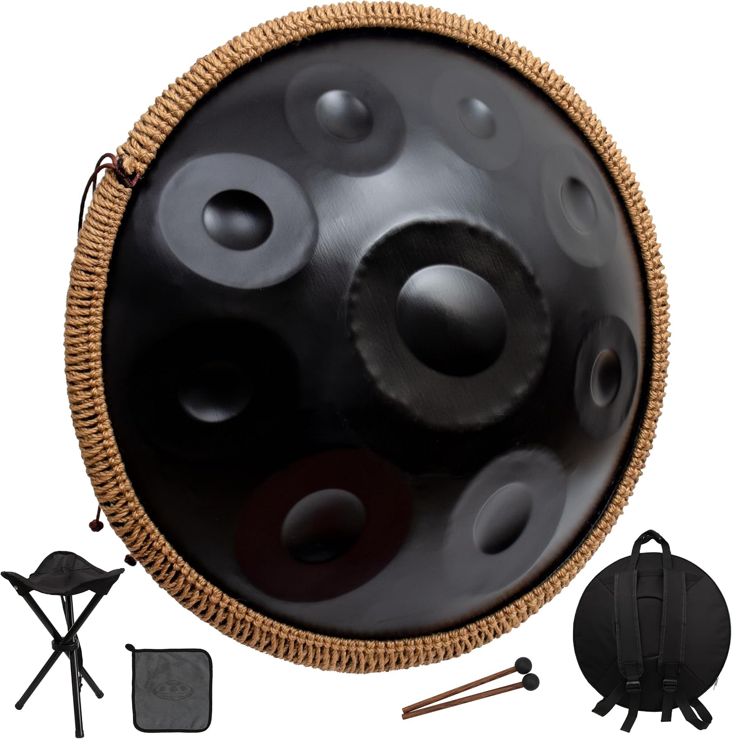 הנדפאן מקצועי 22 אינץ׳ – 9 צלילים D Kurd 440Hz, כולל נרתיק וסטנד 1 הנדפאן שחור 22 אינץ׳ עם 9 צלילים, נרתיק, סטנד ומקלות
