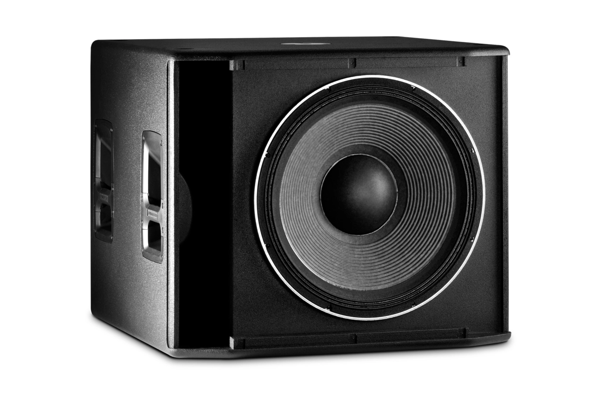 JBL SRX818SP – סאב וופר מוגבר 18 אינץ׳ 3 JBL SRX818SP במבט תלת־רבעי ללא הגריל המציג את דרייבר הסאב בקוטר 18 אינץ׳