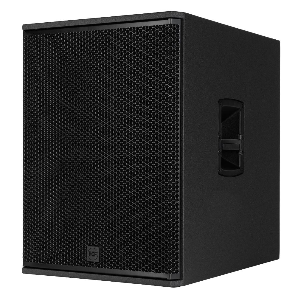 סאב וופר מוגבר RCF SUB 18-AX – 18 אינץ׳, 2200W ו-DSP מתקדם 2 סאב וופר מוגבר RCF SUB 18-AX – מבט קדמי-שמאלי