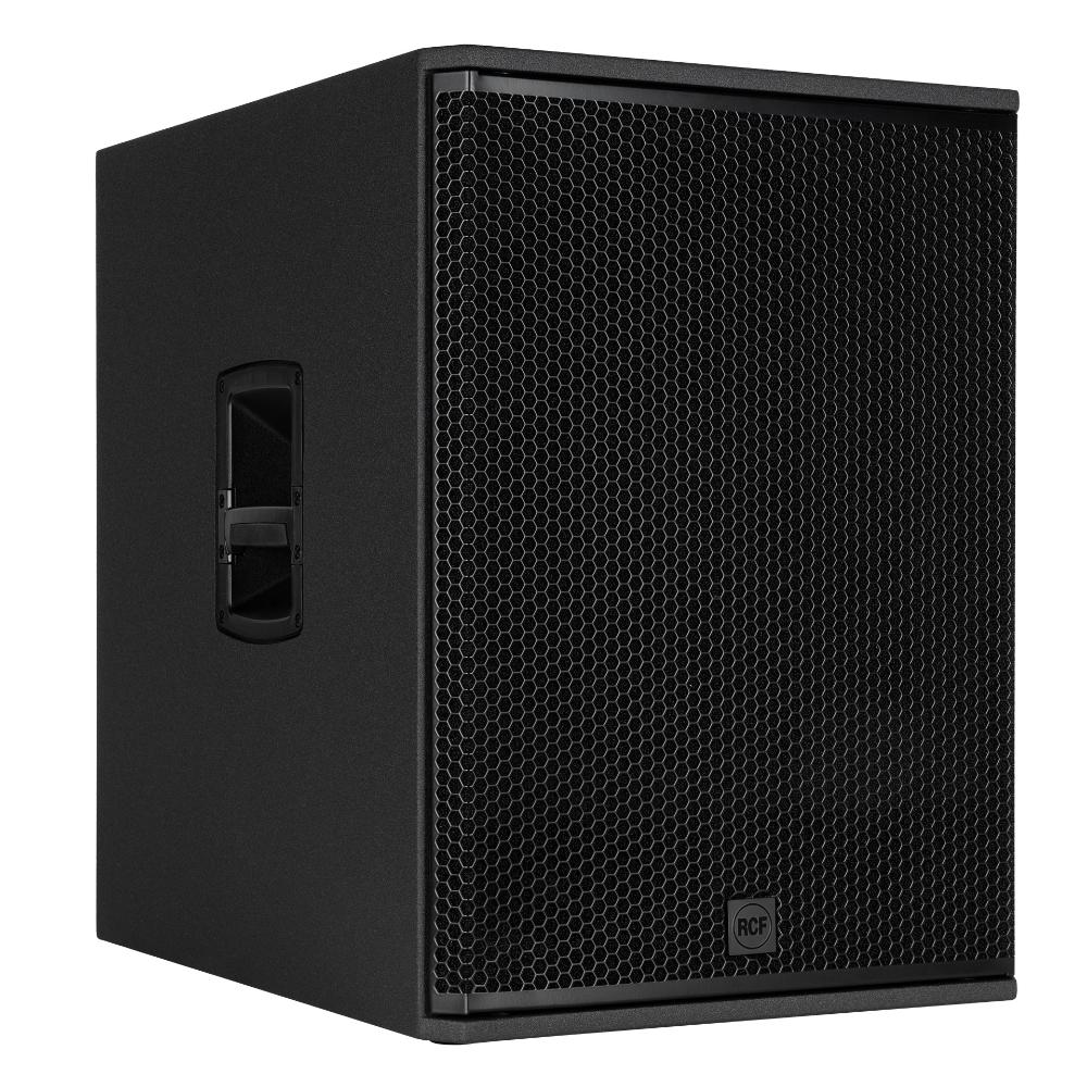 סאב וופר מוגבר RCF SUB 18-AX – 18 אינץ׳, 2200W ו-DSP מתקדם 3 סאב וופר מוגבר RCF SUB 18-AX – מבט קדמי-ימני