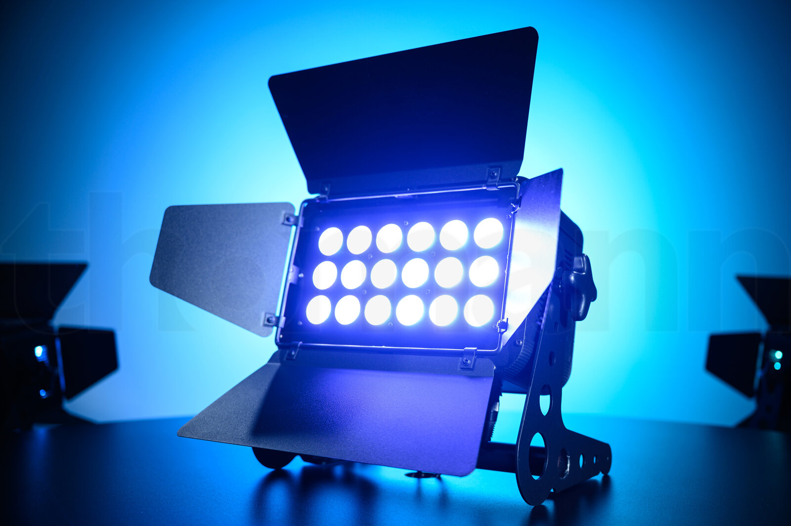 זרקור תיאטרון ובמה Stairville HL-x180 RGB WW 6 זרקור תיאטרון ובמה Stairville HL-x180 RGB WW — תמונה 6