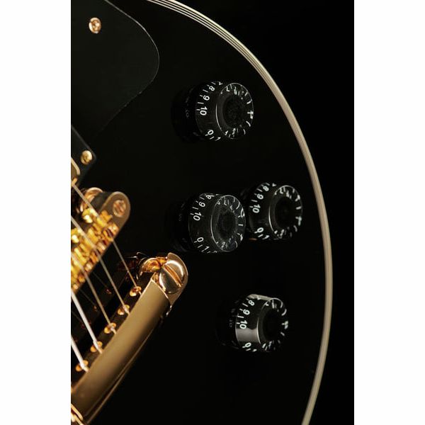 Harley Benton SC-500 BK – גיטרה חשמלית שחורה מבריקה 4 Harley Benton SC-500 BK — תקריב כפתורי העוצמה והטון
