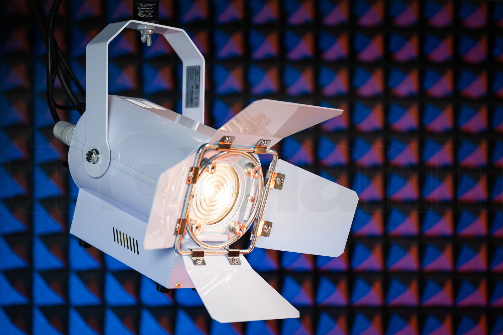 זרקור תיאטרון ובמה Varytec LED Theater Spot 50 3200K WH 6 זרקור תיאטרון ובמה Varytec LED Theater Spot 50 3200K WH — תמונה 6