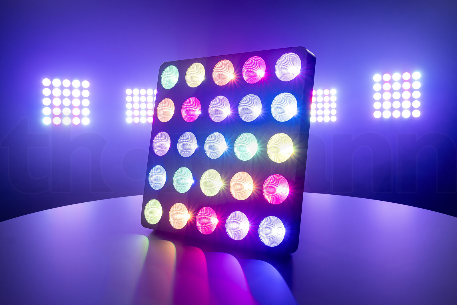 פנס PAR LED Stairville LED Matrix Blinder 5x5 RGB WW 6 פנס PAR LED Stairville LED Matrix Blinder 5x5 RGB WW — תמונה 6