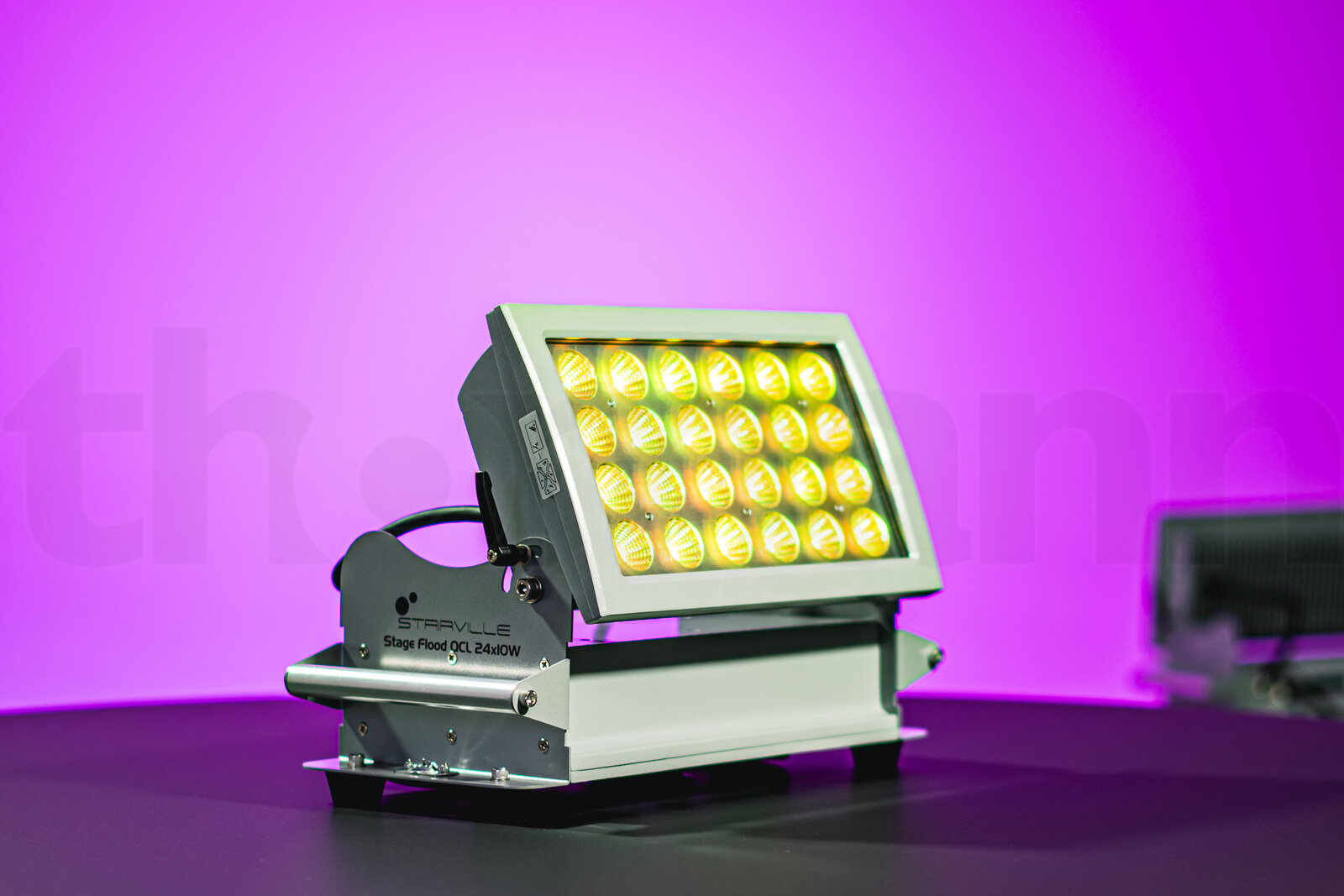 פנס PAR LED Stairville Stage Flood Inst QCL 24x10W 6 פנס PAR LED Stairville Stage Flood Inst QCL 24x10W — תמונה 6