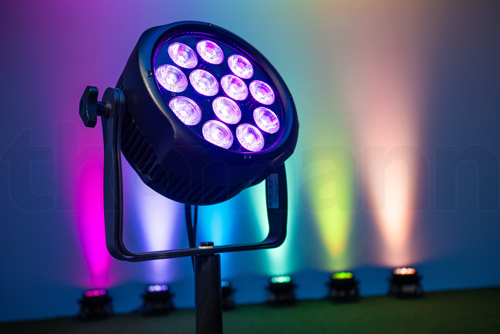 פנס PAR LED Varytec LED Typhoon True PAR 12x10 Out 6 פנס PAR LED Varytec LED Typhoon True PAR 12x10 Out — תמונה 6