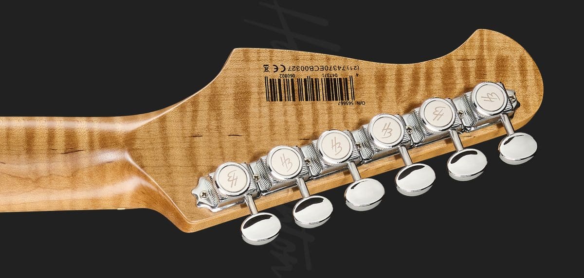 גיטרה חשמלית Harley Benton ST-Modern Plus MN HSS FBB 7 גיטרה Harley Benton ST-Modern Plus MN HSS FBB, ראש הגיטרה ומפתחות הכיוון מאחור