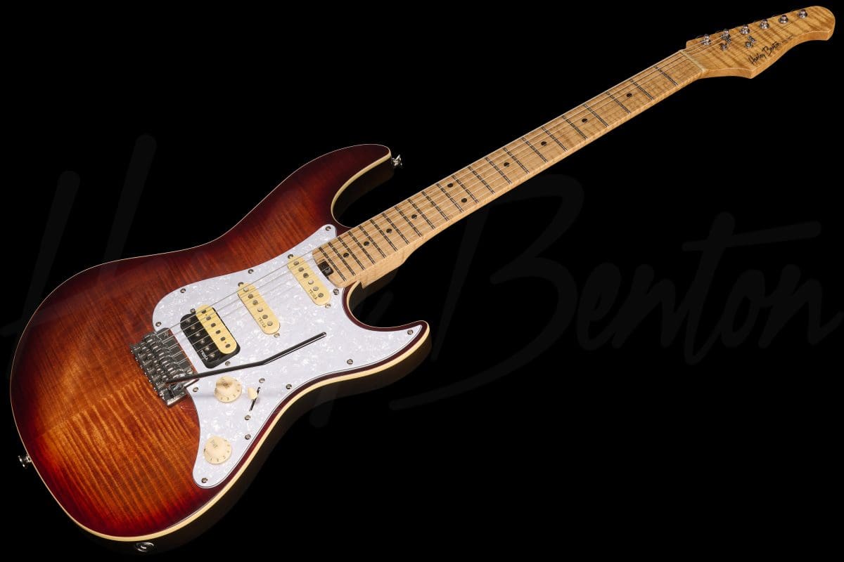 גיטרה חשמלית Harley Benton ST-Modern Plus MN HSS FBB 9 גיטרה Harley Benton ST-Modern Plus MN HSS FBB, מבט חזיתי אלכסוני