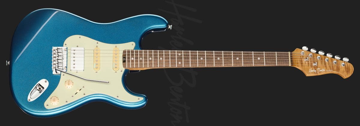 גיטרה חשמלית Harley Benton ST-Modern Plus HSS LPB – כחול Lake Placid Blue מבריק 2 גיטרה חשמלית Harley Benton ST-Modern Plus HSS LPB בגימור כחול Lake Placid Blue – חזית הגיטרה