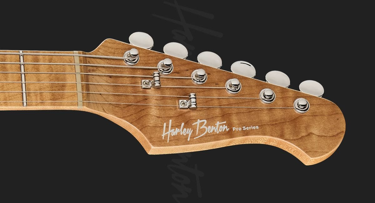 גיטרה חשמלית Harley Benton ST-Modern Plus MN HSS OW – לבן Olympic White מבריק 6 גיטרה חשמלית Harley Benton ST-Modern Plus MN HSS OW בגימור לבן Olympic White – חזית ראש הגיטרה