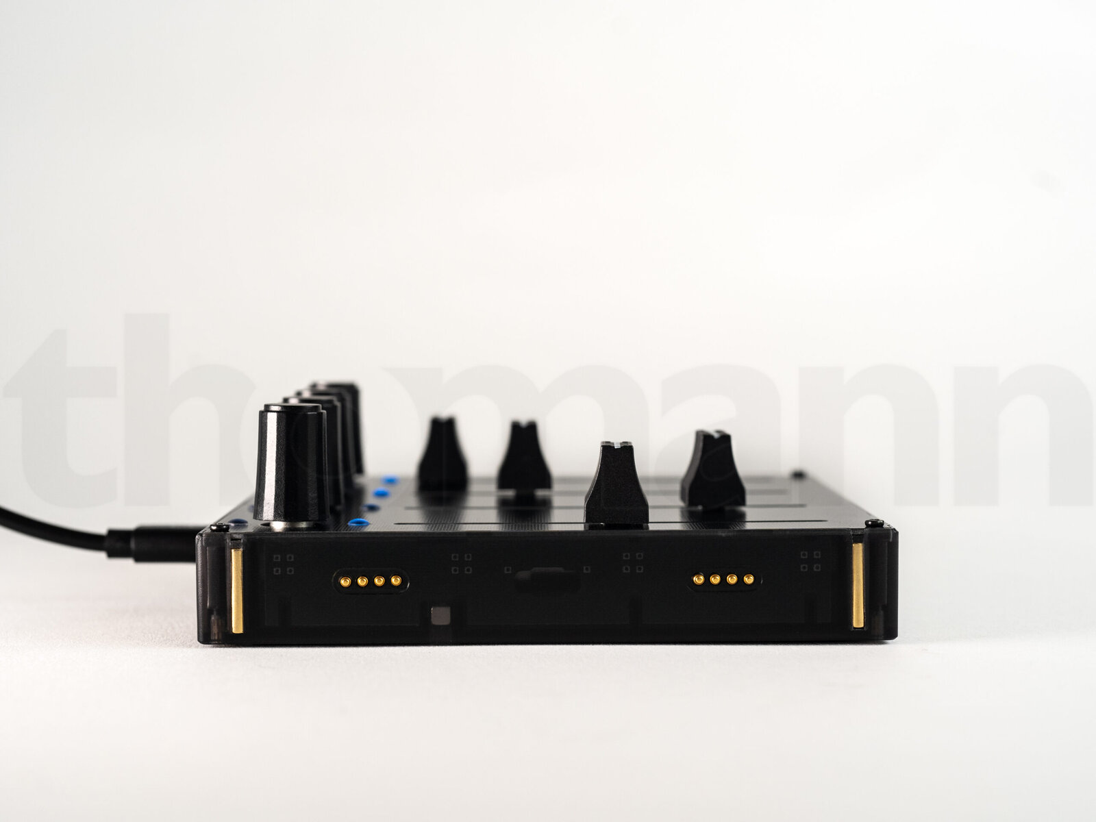 משטח שליטה Intech Studio Grid Series 3 EF44 Detent 3 משטח שליטה Intech Studio Grid Series 3 EF44 Detent — תמונה 3