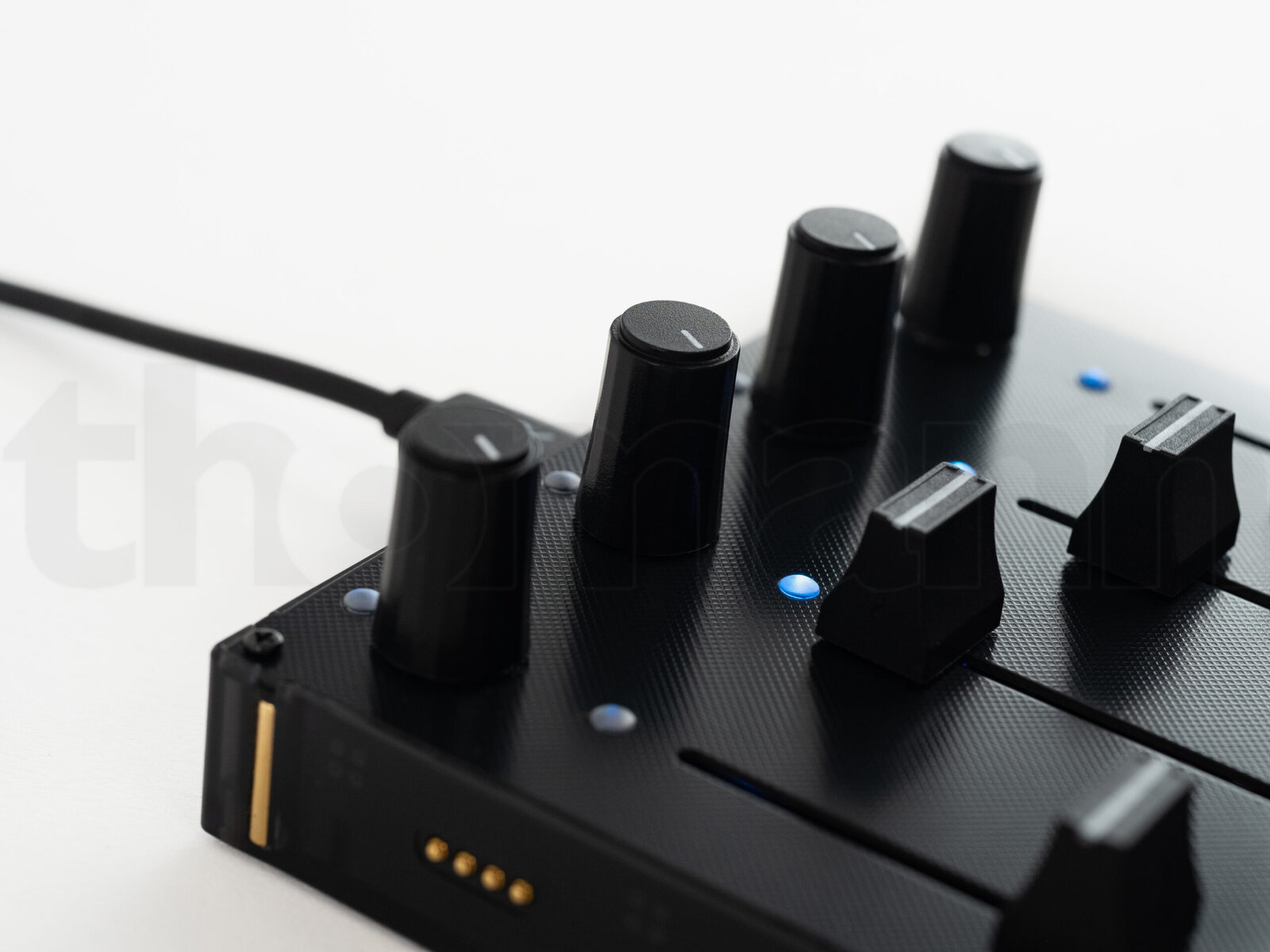 משטח שליטה Intech Studio Grid Series 3 EF44 Detent 6 משטח שליטה Intech Studio Grid Series 3 EF44 Detent — תמונה 6