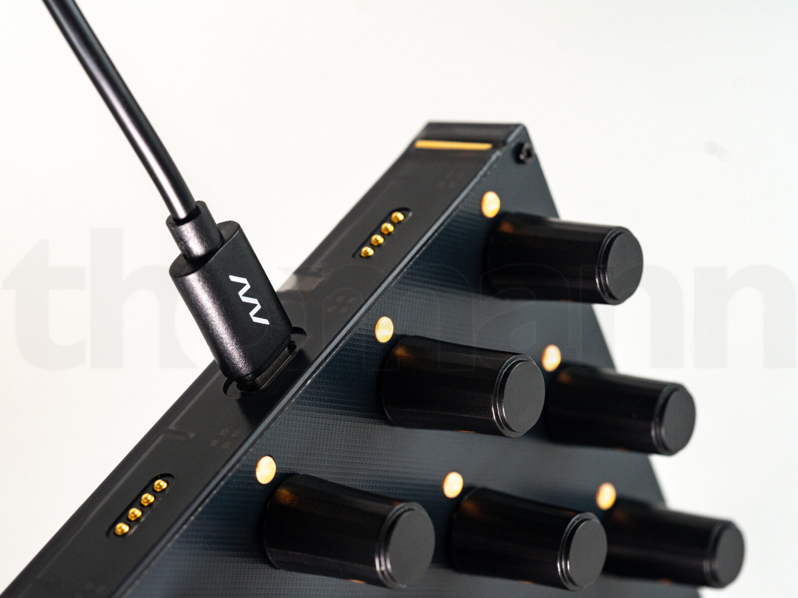 משטח שליטה Intech Studio Grid Series 3 EN16 Detent 8 משטח שליטה Intech Studio Grid Series 3 EN16 Detent — תמונה 8
