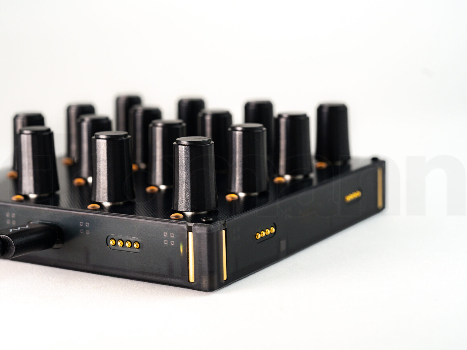 משטח שליטה Intech Studio Grid Series 3 EN16 Detent 3 משטח שליטה Intech Studio Grid Series 3 EN16 Detent — תמונה 3