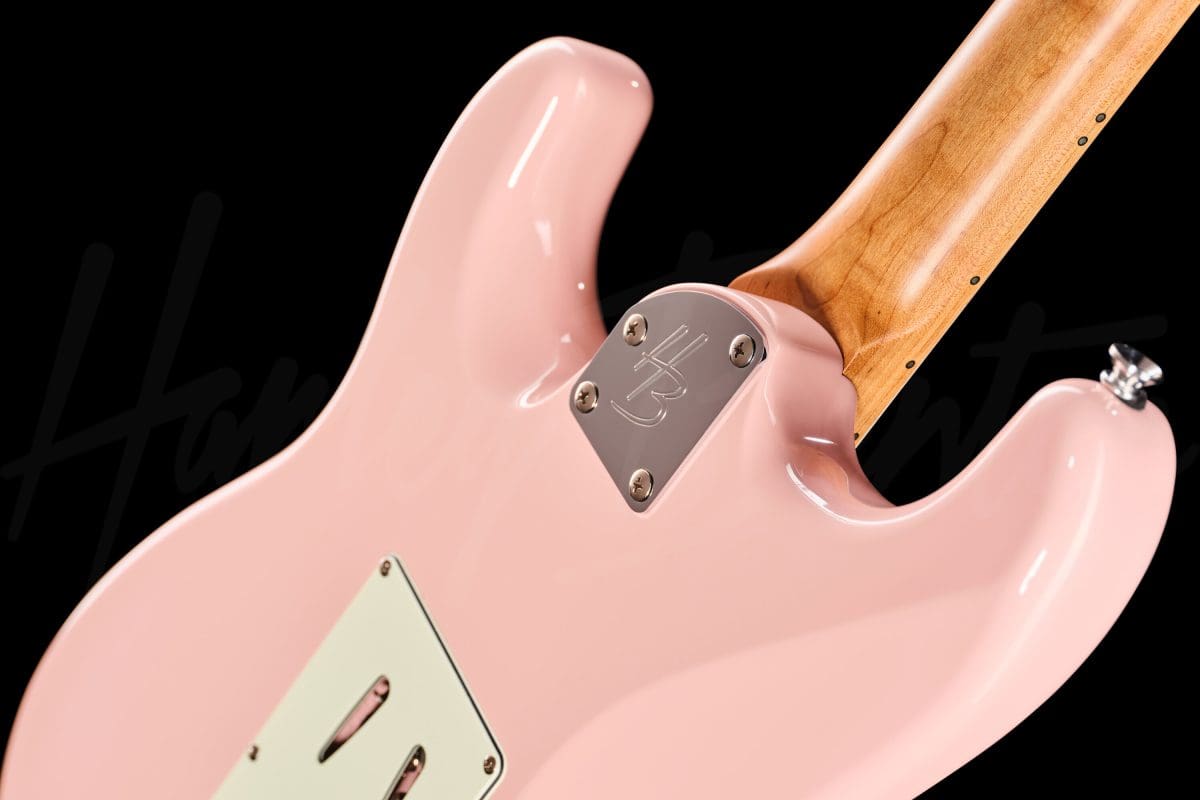גיטרה חשמלית Harley Benton ST-Modern Plus MN HSS SP – Shell Pink 12 Harley Benton ST-Modern Plus MN HSS SP – תקריב חיבור הצוואר לגוף מאחור